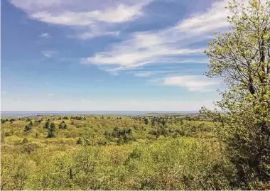  ?? Rob McWilliams/For Hearst Connecticu­t Media file photo ?? A summertime view from Pine Mountain at 1,391 feet.