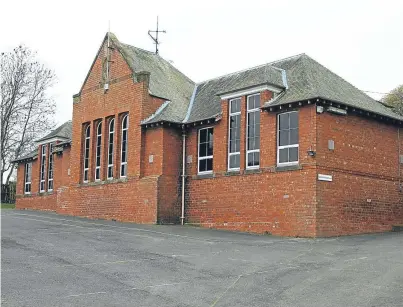  ?? Picture: Dougie Nicolson. ?? Campaigner­s are fighting for Abernyte Primary School.