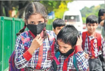  ??  ?? Schoolchil­dren wear masks as a precaution­ary measure against coronaviru­s in New Delhi on Thursday.
SANCHIT KHANNA/HT PHOTO