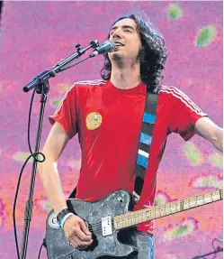  ??  ?? Snow Patrol’s Gary Lightbody is recognised by university.