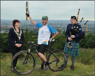  ??  ?? Mountain Biker Rab Wardell with former Lord Provost Sadie Docherty and Piper Lorne MacDougall on Cathkin Braes