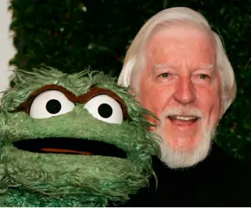  ??  ?? TRASH TALK: Caroll Spinney and the much loved character Oscar the Grouch of ‘Sesame Street’