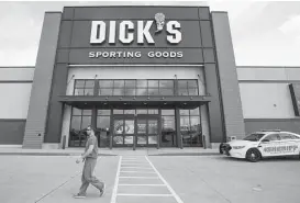  ?? Godofredo A. Vasquez / Houston Chronicle ?? Dick’s Sporting Goods announced it will stop selling assault-style rifles at its stores in Katy and elsewhere, a decision that drew mixed reactions here.