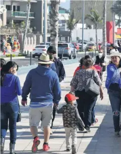  ?? VICTOR HUGO OLIVAS ?? > El malecón de Mazatlán es una de la zonas más concurrida por los turistas.