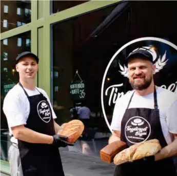  ?? ?? ERFARNA. Artur Dywicki och Tomas Jarecki är männen bakom Tingstorge­ts nyöppnade bageri, och har tillsamman­s 60 år av erfarenhet inom bageri och konditori.