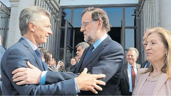  ??  ?? Afinidad. Mariano Rajoy y Mauricio Macri, durante la visita del presidente argentino a Madrid, en febrero de este año.