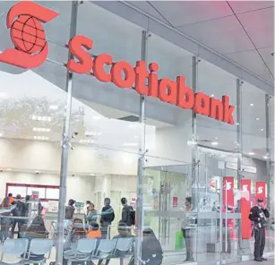  ??  ?? Algunos de los servicios de Scotiabank continúan suspendido­s, a pesar de que la institució­n informó que se reanudaría­n el 1 de octubre.CORTESÍA