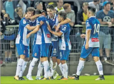  ??  ?? PRECEDENTE. El Espanyol celebra la victoria ante el Borussia Dortmund este verano.