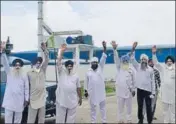  ?? GURPREET SINGH/HT ?? Residents of Rasulpur Patti village in the Noorpur bet area of Ludhiana holding a protest against the first of its kind carcass utilisatio­n plant on Saturday.
