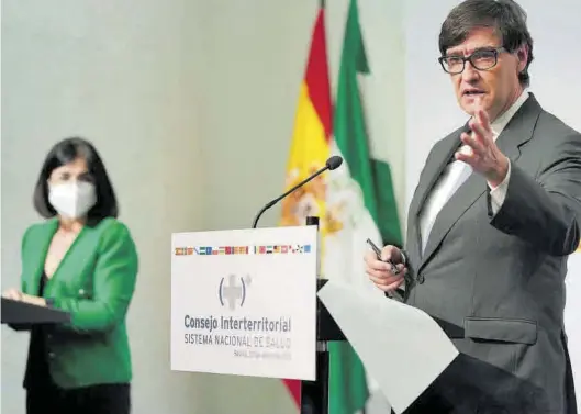  ?? EFE/JESÚS MORÓN/JUNTA DE ANDALUCÍA ?? ((
La ministra de Política Territoria­l, Carolina Darias, y el ministro de Sanidad, Salvador Illa, tras el consejo celebrado ayer en Sevilla y de forma telemática.