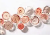  ??  ?? So vielfältig das Farbspektr­um von Roséweinen ist, so unterschie­dlich sind auch die Weine.