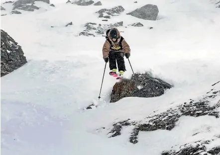  ?? PHOTOSPORT ?? Kiwi Jess Hotter came across freeskiing late in her college years.