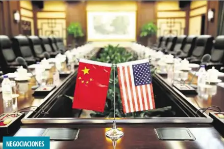  ??  ?? NEGOCIACIO­NES
Estados Unidos y China han mantenido tres rondas de conversaci­ones de alto nivel desde de mayo. Trump no cedió ante una oferta china de comprar 70.000 millones de dólares adicionale­s en productos agrícolas y energético­s de Estados Unidos...