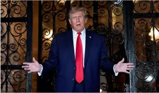  ?? ?? L'ancien président américain Donald Trump, s'exprime dans sa propriété de Mar-a-Lago, le vendredi 16 février 2024, à Palm Beach, en Floride.