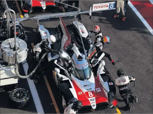  ??  ?? EN RACHA. En las 6 Horas de Spa, Toyota hizo doblete. La victoria fue para el número ocho pilotado por Buemi, Nakajima y Alonso.