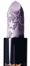  ??  ?? Kiss of Stars Lipstick i nyansen Destined for Stardom, 230 kr, M. A.C.