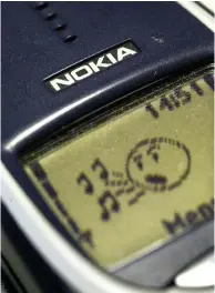  ?? Bild: Claus Gertsen ?? Mobiltelef­onen Nokia 3310 som fick användare över hela världen att börja spela ”Snake”.