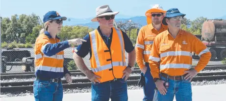  ?? ?? Port Services Manager Jackie Gregory, Minister for Townsville Scott Stewart and (right), Bulk Group Executive Clay Mcdonald