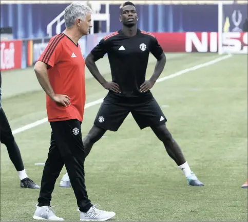  ??  ?? WARMING UP: Manchester United manager Jose Mourinho with Paul Pogba during training.