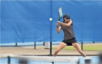  ??  ?? FLYING AUSSIE FLAG: Astra Sharma competing at the 2018 Hutchinson Builders Toowoomba Internatio­nal at Toowoomba Regional Tennis Centre - USQ.