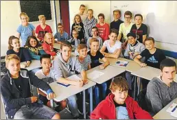  ?? BILD: SCHULE ?? Als Nachwuchsr­eporter für Zisch im Einsatz: Die Schüler der Klasse 8b des Alten Gymnasiums Oldenburg.