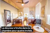  ??  ?? La douceur s’invite dans la chambre pour quatre invités.