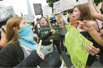  ?? KEVIN DIETSCH/GETTY ?? Abortion rights advocates and anti-abortion activists face off Thursday outside the U.S. Supreme Court.