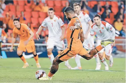 ??  ?? В матче с Черногорие­й «оранжевые» не оставили сопернику никаких шансов.