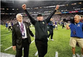  ?? JERRY HOLT / MINNEAPOLI­S STAR TRIBUNE ?? Coach Mike Zimmer (center) raises his arms in triumph after the Vikings beat the Saints to advance to the NFC championsh­ip game.