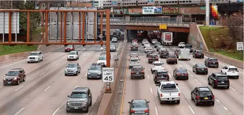  ?? Shafkat Anowar/Associated Press ?? Traffic fatalities are near historic highs after a surge of dangerous driving during the coronaviru­s pandemic.