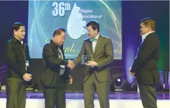  ?? (CONTRIBUTE­D FOTO) ?? AWARDS. PAWD chairperso­n Romeo Garcia (second from left) shakes the hand of Marikini Rep. Romero Quimbo after his speech in the 36th PAWD Convention awarding ceremonies as PAWD president Pablito Paluca (left) and convention chairman Rene Mercado look on.