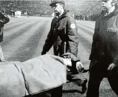  ?? Foto: imago ?? War es der Schmerz, der Roberto Boninsegna den Arm vor die Augen legen ließ, oder mochte er nicht mehr mit ansehen, wie Gladbach seine Mailänder Mannschaft am 20. Oktober 1971 im Europapoka­l zerlegte?