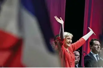  ?? (AFP) ?? L’accession de Marine Le Pen, candidate du Front national, au poste de président de la République ne manquerait pas de provoquer une nouvelle crise existentie­lle de la monnaie unique.