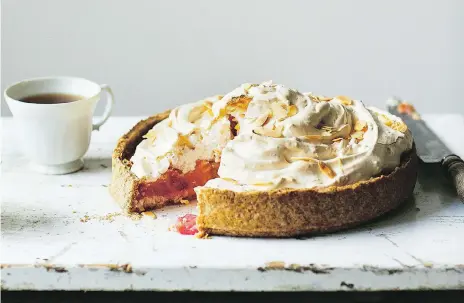  ?? PHOTOS: YUKI SUGIURA/QUADRILLE ?? A nutty, whole-grain crust encases a tart rhubarb filling topped with sweet meringue.