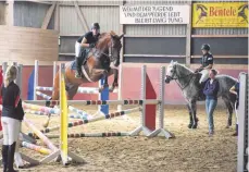  ?? FOTO: VEREIN ?? Ronja Siethoff setzt sich beim A-Springen durch.