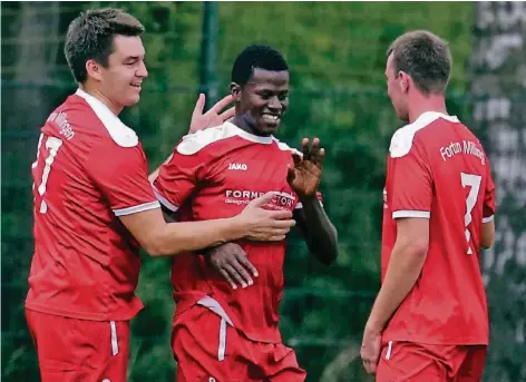  ?? FOTO: THORSTEN LINDEKAMP ?? Fortuna Millingen – hier Christoph Eyting, Mohamed Camara und Bernd Bosmann (v.l.) – konnte bisher acht Siege bejubeln.