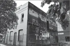  ?? HERALD PHOTO BY AL BEEBER ?? Members of the Chinese community have been given two weeks to meet with the owner of the Manie Opera Society building to find ways of salvaging the resource.