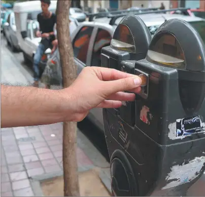  ?? CEDOC PERFIL ?? EN RETIRADA. Los parquímetr­os pasan a retiro, se viene el estacionam­iento con pago por aplicación.