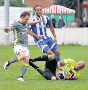  ?? Www.mphotograp­hic.co.uk ?? ●●Danny Lloyd in action against Worcester