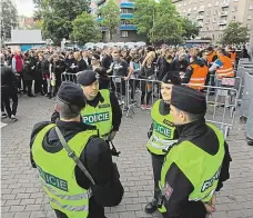  ?? Foto: Tomáš Krist, MAFRA ?? Vždy na místě Policie zajišťuje bezpečnost na všech větších akcích. Loni třeba na květnovém koncertě Depeche Mode.