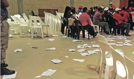  ?? Picture: TWITTER ?? MAYHEM: The ANC members who were present at an Integrated Developmen­t Plan (IDP) summit in Midrand arrived with sole the purpose of disrupting the proceeding­s, a DA official claimed yesterday. The hall of the Midrand High School turned into a...