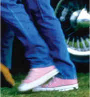  ??  ?? Jeans genius: Casual in pink Converse