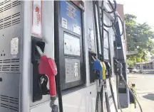  ?? ?? Emblemas solicitaro­n un ajuste de precios de combustibl­es.