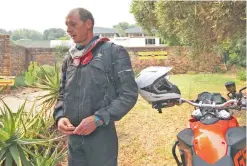  ?? PICTURE: WILLEM LAW ?? HELPFUL: Conrad Stoltz is a Stellenbos­ch resident who used his motorbike to deliver energy drinks to the firefighte­rs on the slopes.