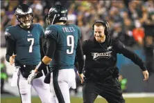  ?? Patrick Semansky / Associated Press ?? Philadelph­ia’s Carson Wentz (with headset) congratula­tes his replacemen­t, Nick Foles, during the second half of the NFC Championsh­ip Game, in which the Eagles routed Minnesota.