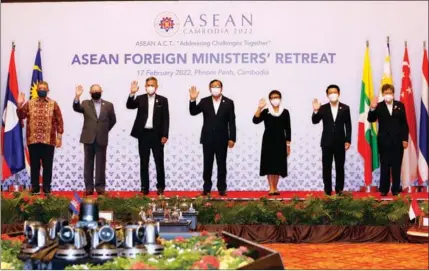  ?? SOVANNARA / XINHUA ?? Delegates pose at the ASEAN foreign ministers’ meeting in Phnom Penh, Cambodia, on Feb 17. They reiterated commitment to ensuring the full and effective implementa­tion of the RCEP.