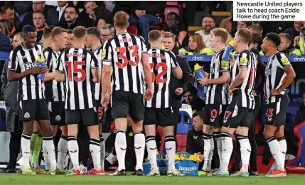  ?? ?? Newcastle United players talk to head coach Eddie Howe during the game