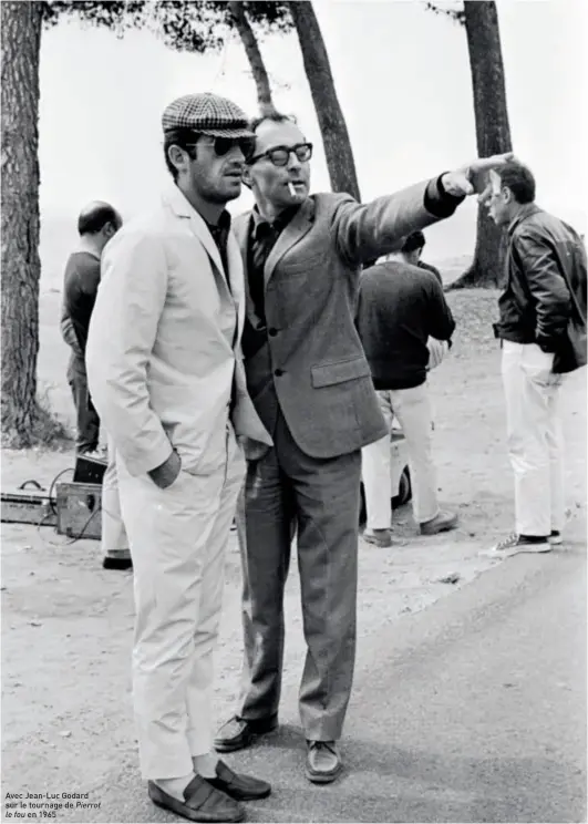  ??  ?? Avec Jean-Luc Godard sur le tournage de Pierrot
le fou en 1965