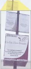  ??  ?? Erik Javier Torres Hernández se anuncia frente a las oficinas de Infonavit.