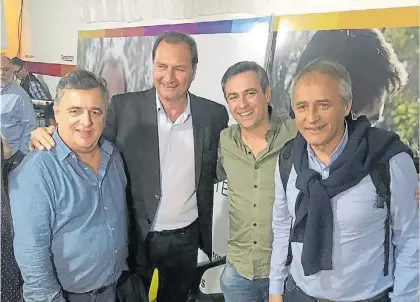  ??  ?? Aspirantes. Mario Negri, Ramón Mestre y Héctor Baldassi junto al intendente de Marcos Juárez, De la Rosa.